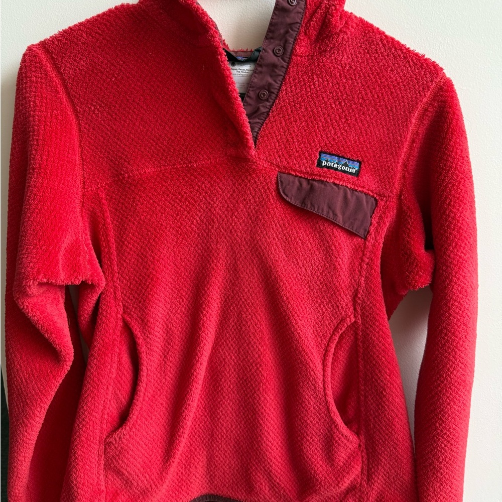 Patagonia Women's hooded Bright Pink Fleece XS